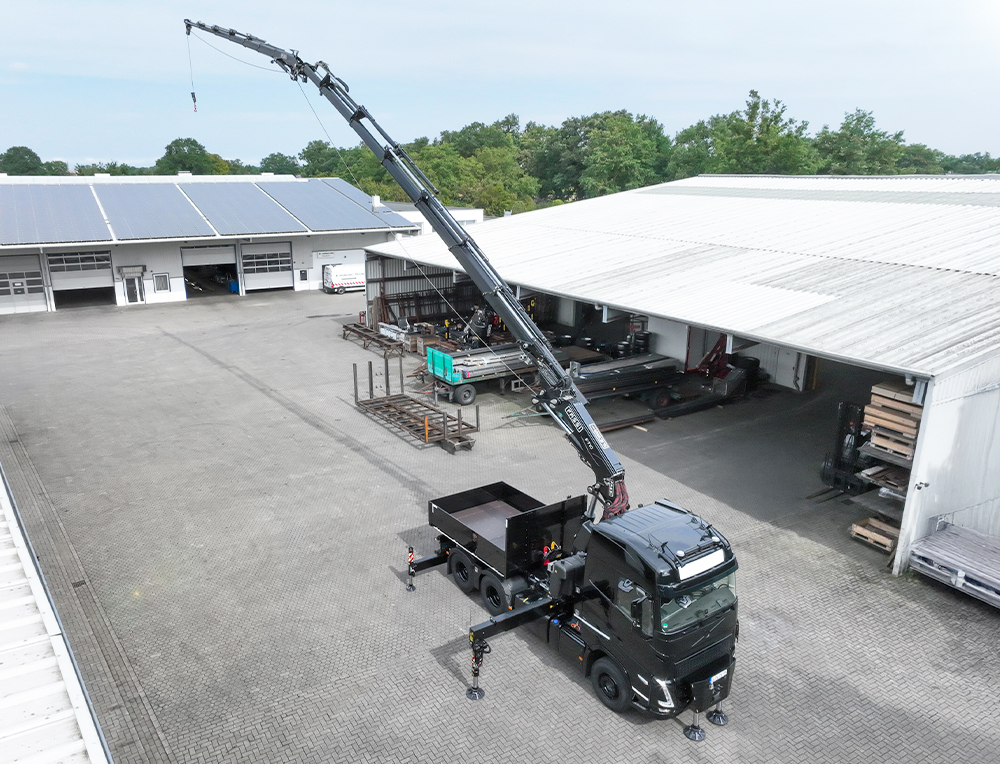 Fahrzeugbau, LKW mit Kran, Volvo FH, Ausgefahrener Krank, Volvo Trucks