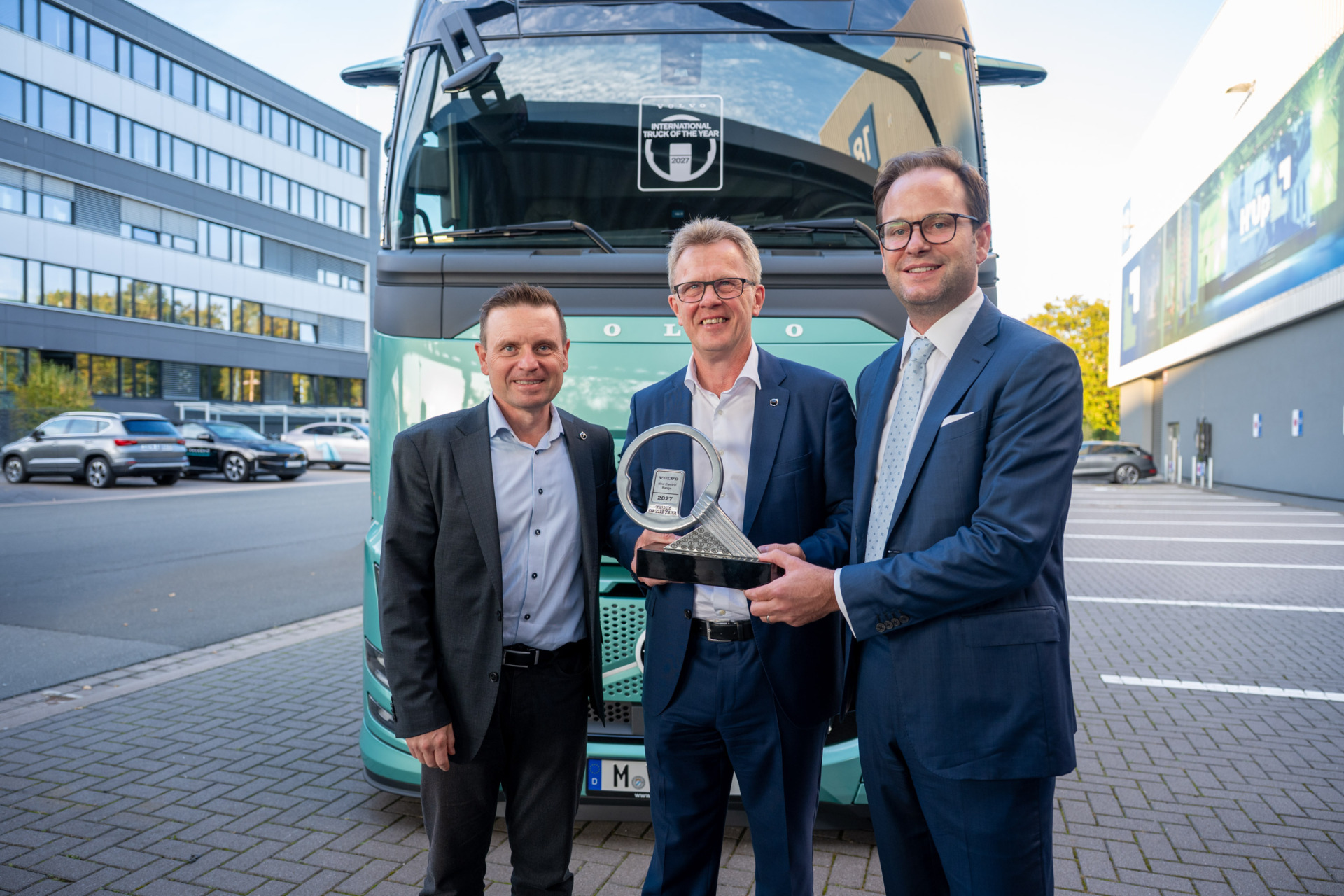 Volvo Trucks gewinnt den Titel „International Truck of the Year 2027“ für seine komplette Elektro-Lkw-Baureihe